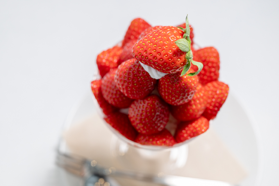 ひとグラスにおよそ15粒の、上質ないちごを使用