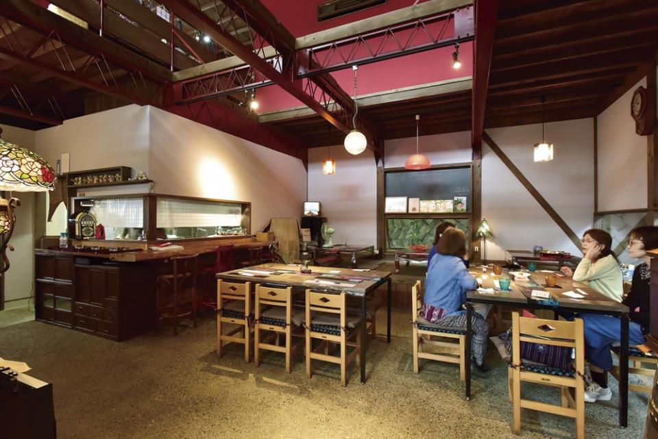 蚕室カフェ かみずの店内の様子