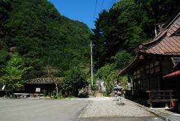 板葺石置屋根の民家4