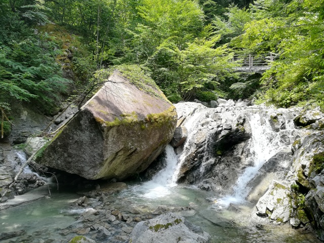 途中の滝