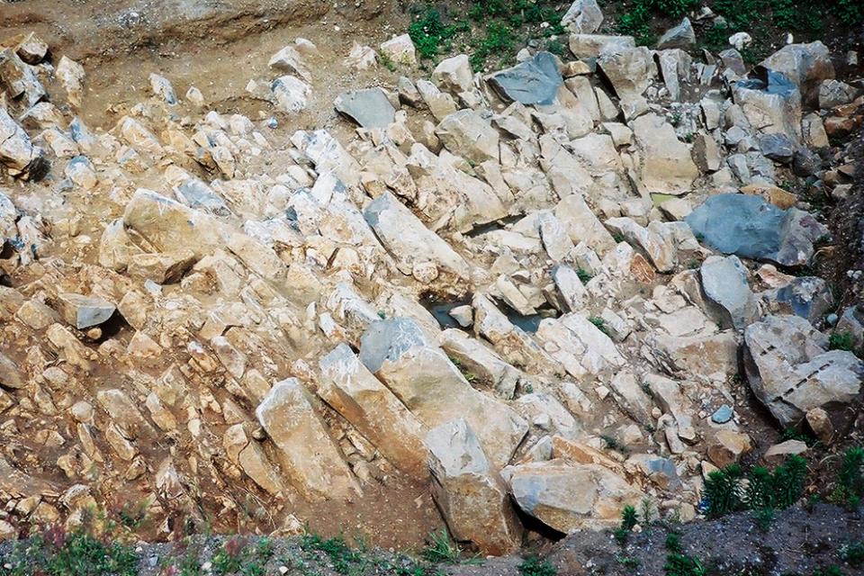 甲府城の本丸で発見された岩盤